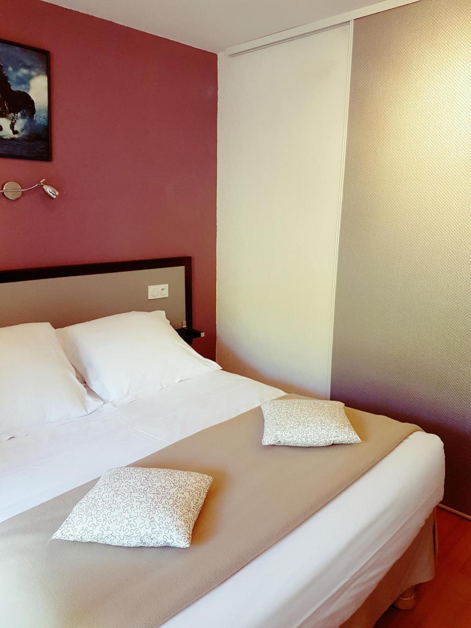 Hotel Les Gabarres Tour-de-Faure Camera foto